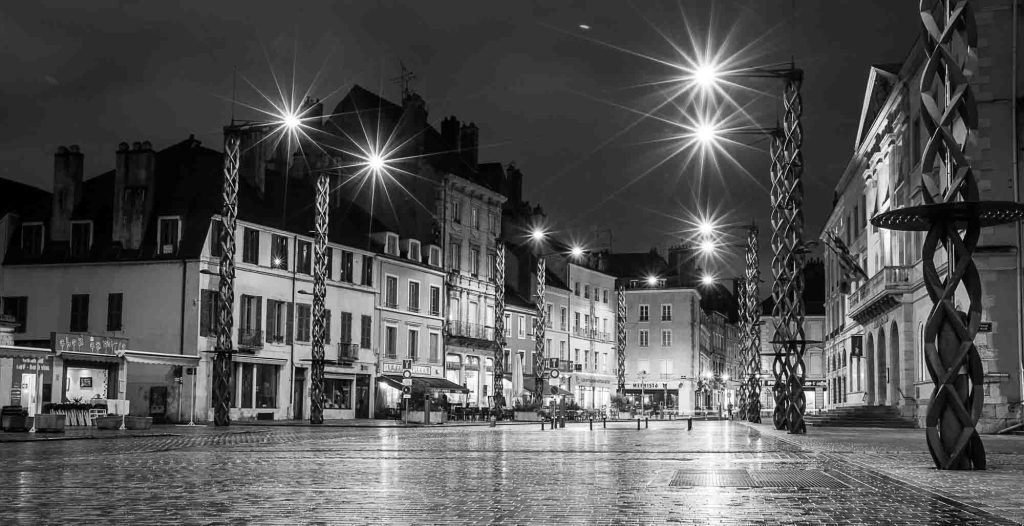 La place Saint-Vincent de Chalon-sur-Saône de nuit